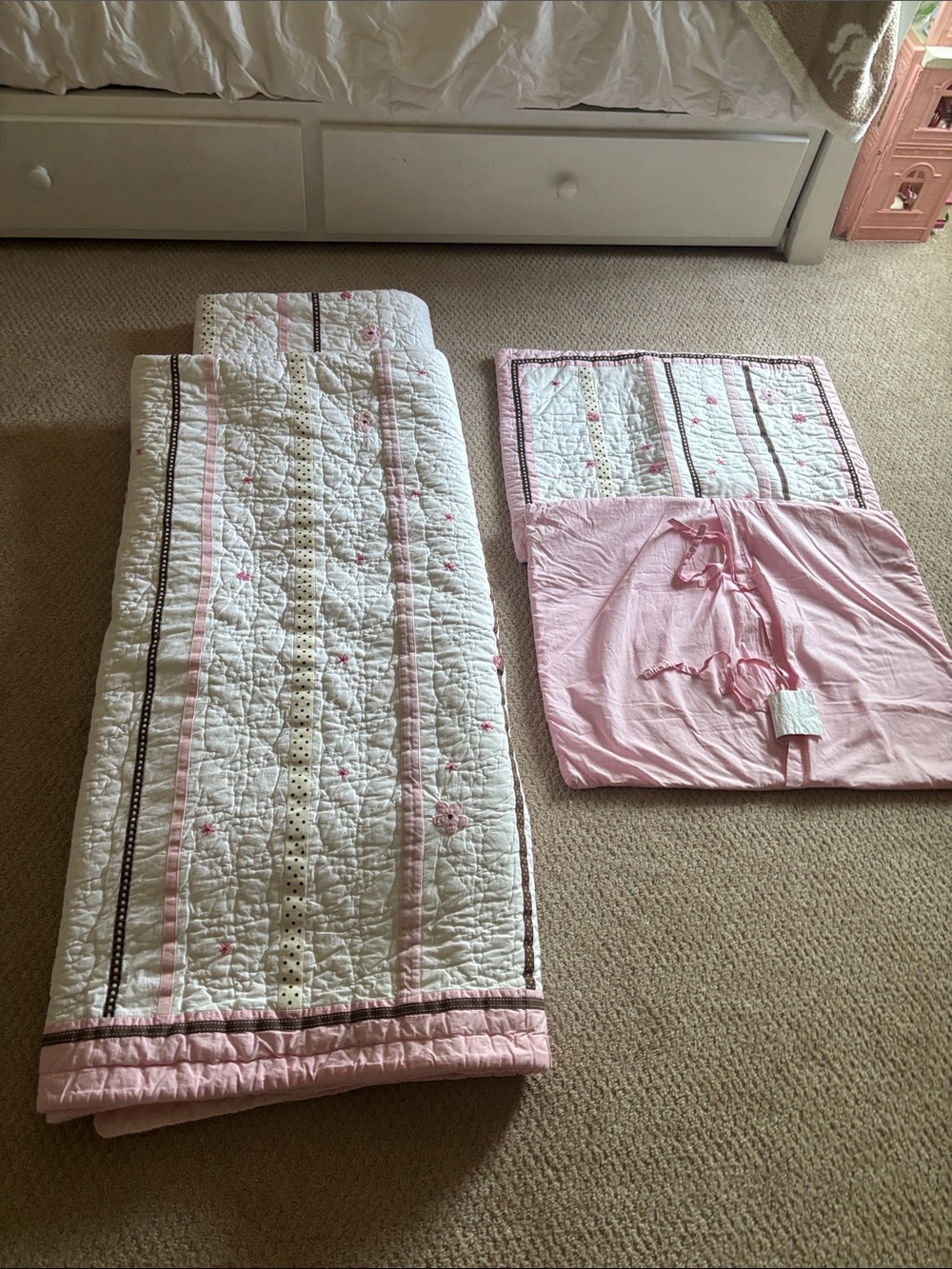 Pottery Barn Kids Lucy Dancer pattern single bed set (2) quilts, (2) shams